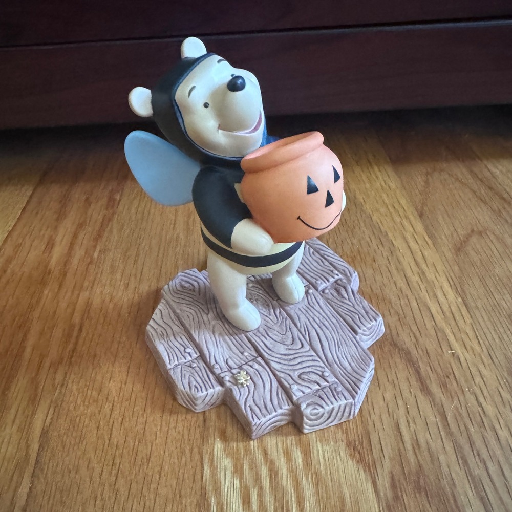 Pooh & Friends Winnie the Pooh Tricks Treats for Someone Sweet Halloween Figure